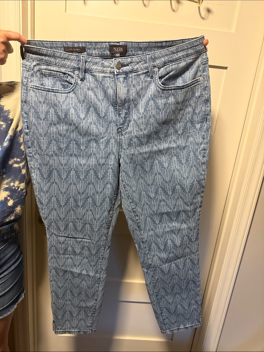 NYDJ Light Blue Chevron-Pattern Cropped Jeans NWOT